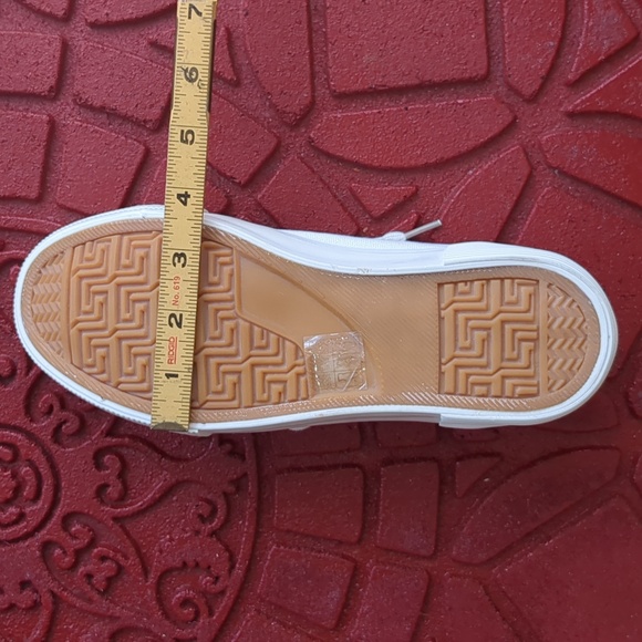 Jeen Ardor Women's size 8 white canvas fashion low-top sneakers - Picture 11 of 15